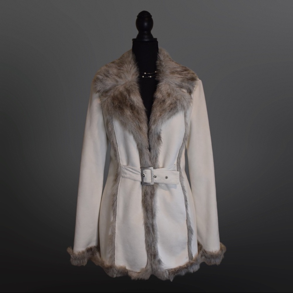 Bebe Faux Fur Women’s Coat! Size: M